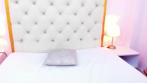 Snapshot of curvella_rose chatting on March 1, 2:30 pm Tell my Rose online show from March 1, 2:30 pm