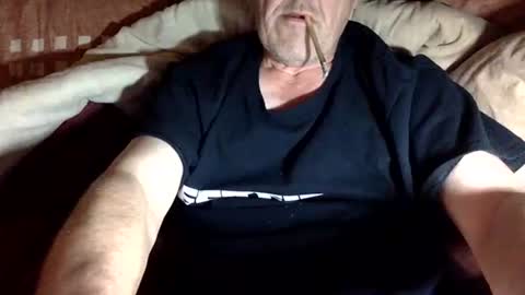 Snapshot of curvelover1977 chatting on November 10, 9:25 pm curvelover1977 online show from November 10, 9:25 pm