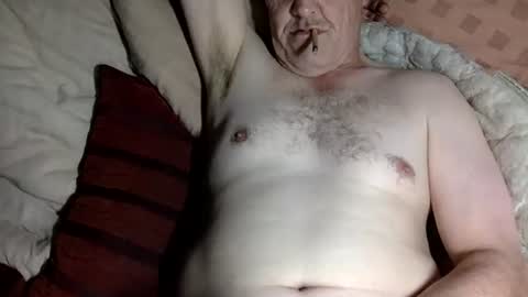 Snapshot of curvelover1977 chatting on November 13, 12:20 am curvelover1977 online show from November 13, 12:20 am