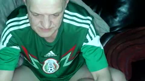 Snapshot of curvelover1977 chatting on February 20, 10:21 pm curvelover1977 online show from February 20, 10:21 pm