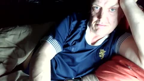 curvelover1977 online show from May 17, 3:37 am