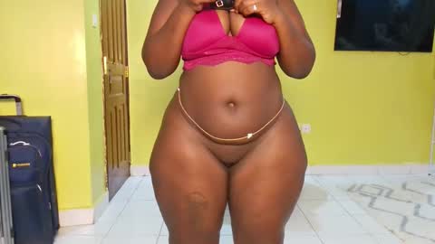 Snapshot of curvey_vee chatting on February 16, 2:51 am virginia online show from February 16, 2:51 am