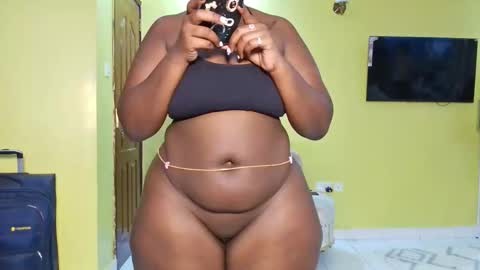 Snapshot of curvey_vee chatting on February 17, 5:15 am virginia online show from February 17, 5:15 am