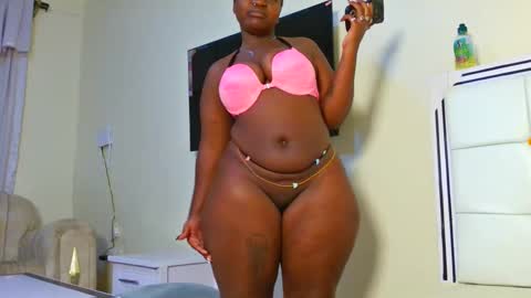 Snapshot of curvey_vee chatting on February 27, 5:40 am virginia online show from February 27, 5:40 am