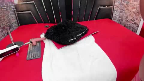 Snapshot of curvy_alyanna chatting on October 13, 1:11 pm Alyanna online show from October 13, 1:11 pm