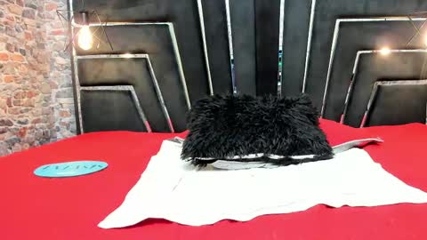 Snapshot of curvy_alyanna chatting on October 18, 12:06 pm Alyanna online show from October 18, 12:06 pm