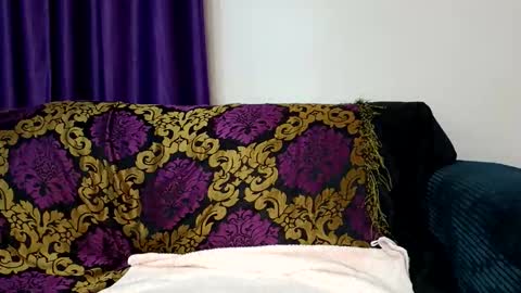 Essie online show from November 17, 8:36 pm