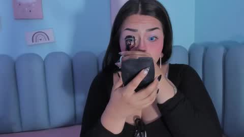 Snapshot of curvy_rousi chatting on November 8, 11:32 am Rosie online show from November 8, 11:32 am