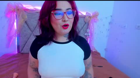 Snapshot of curvybaddie chatting on December 25, 9:43 pm A online show from December 25, 9:43 pm