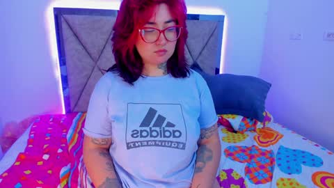 Snapshot of curvybaddie chatting on January 28, 1:18 am A online show from January 28, 1:18 am