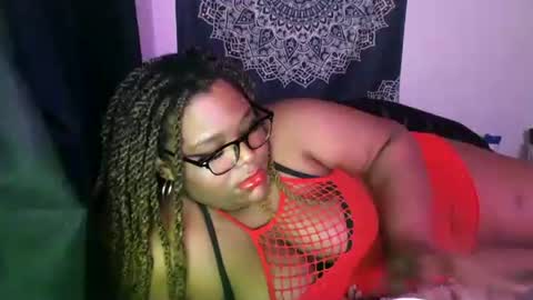 Snapshot of curvybcelinemixe chatting on February 14, 10:36 pm Cline  online show from February 14, 10:36 pm