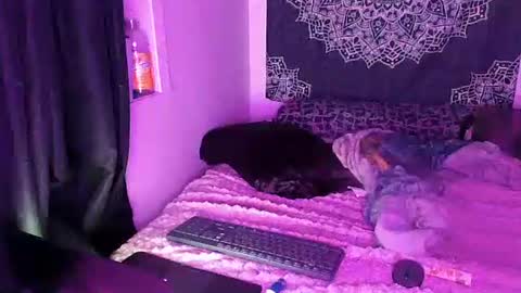 Snapshot of curvybcelinemixe chatting on February 20, 6:39 am Cline  online show from February 20, 6:39 am