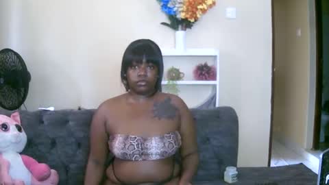 Snapshot of curvyebony1 chatting on January 8, 8:38 am curtis online show from January 8, 8:38 am