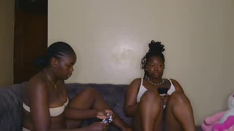Snapshot of curvyebony1 chatting on February 6, 2:11 am curtis online show from February 6, 2:11 am