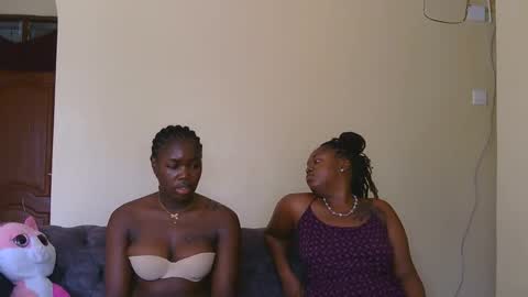 Snapshot of curvyebony1 chatting on February 6, 8:50 am curtis online show from February 6, 8:50 am
