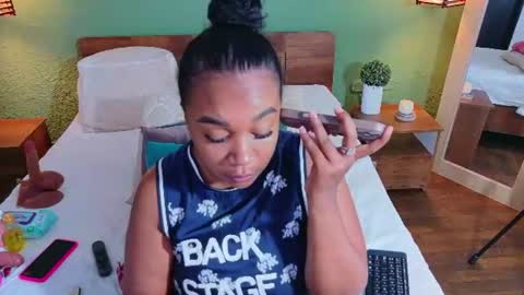 Snapshot of curvyebonyy_ chatting on July 4, 6:03 pm Danna online show from July 4, 6:03 pm