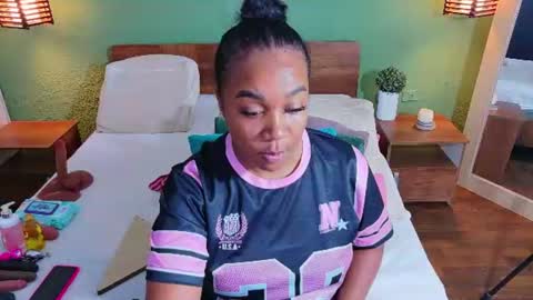 Snapshot of curvyebonyy_ chatting on July 8, 7:07 pm Danna online show from July 8, 7:07 pm