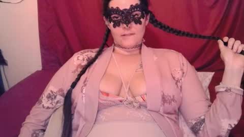 Snapshot of curvygamerceline chatting on December 3, 10:41 pm Celine Fawe online show from December 3, 10:41 pm