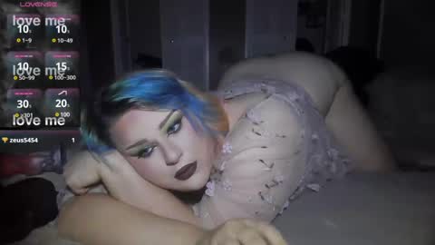 Snapshot of curvygothfemboy chatting on January 9, 7:21 am Curvygothfemboy online show from January 9, 7:21 am