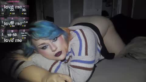Snapshot of curvygothfemboy chatting on January 13, 6:49 am Curvygothfemboy online show from January 13, 6:49 am