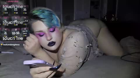 Snapshot of curvygothfemboy chatting on January 25, 2:15 am Curvygothfemboy online show from January 25, 2:15 am