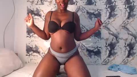 curvyj255 online show from July 11, 7:49 pm