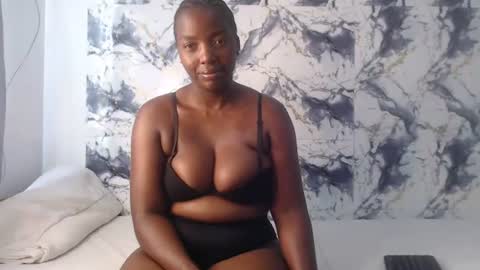 curvyj255 online show from July 17, 8:21 am