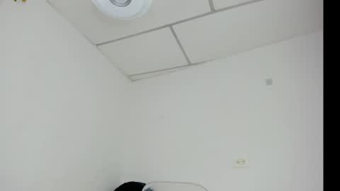 curvylatinaa_ online show from April 24, 9:06 pm