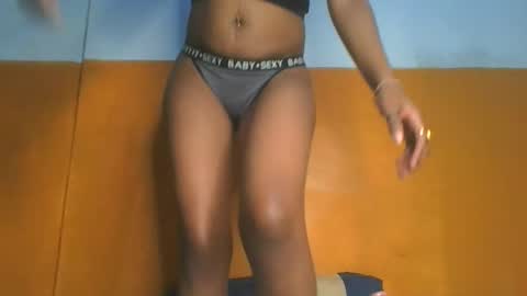 curvylyin online show from October 12, 3:00 pm