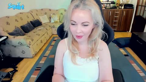 Snapshot of curvymaturelynn chatting on March 10, 1:45 am Whitney Lynn online show from March 10, 1:45 am