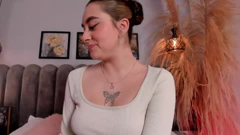 Snapshot of cute__cherry_ chatting on April 18, 7:58 pm Amber online show from April 18, 7:58 pm