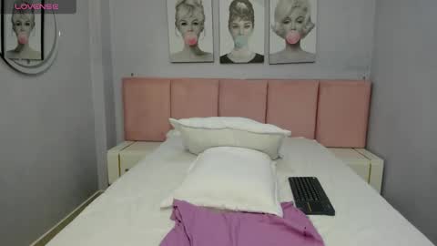 Snapshot of cute__emma chatting on December 27, 1:32 am online show from December 27, 1:32 am