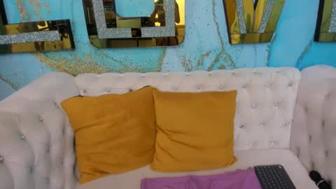 Snapshot of cute__emma chatting on January 11, 5:07 pm online show from January 11, 5:07 pm