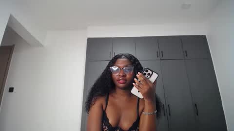 Liya online show from May 28, 9:01 pm