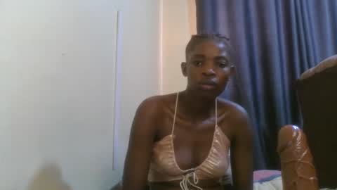 Snapshot of cute_banice chatting on January 6, 2:25 pm cute_banice online show from January 6, 2:25 pm
