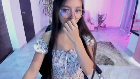 Snapshot of cute_fox_1 chatting on April 20, 2:53 pm Bella Fox online show from April 20, 2:53 pm