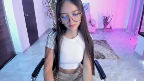 Snapshot of cute_fox_1 chatting on May 9, 2:55 pm Bella Fox online show from May 9, 2:55 pm