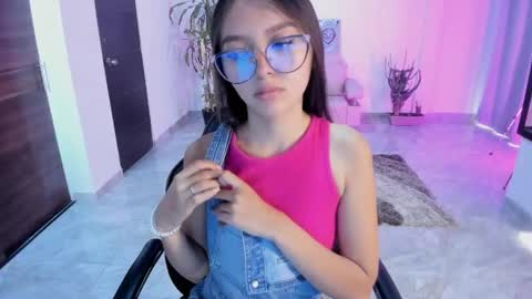 Snapshot of cute_fox_1 chatting on May 19, 2:56 pm Bella Fox online show from May 19, 2:56 pm