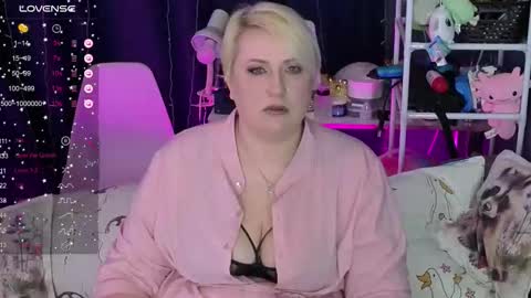 Snapshot of cute_hanna_bbw chatting on February 4, 5:52 pm Hanna online show from February 4, 5:52 pm