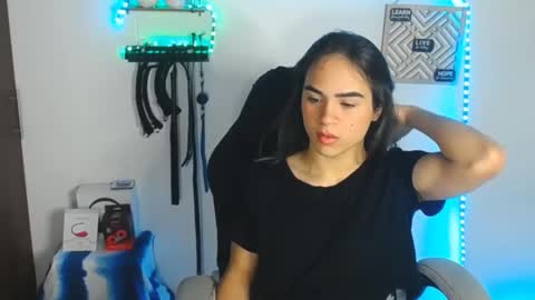 Snapshot of cute_horny12 chatting on February 2, 5:53 am Cute horny1 online show from February 2, 5:53 am