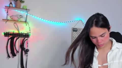 Snapshot of cute_horny12 chatting on March 9, 5:22 am Cute horny1 online show from March 9, 5:22 am