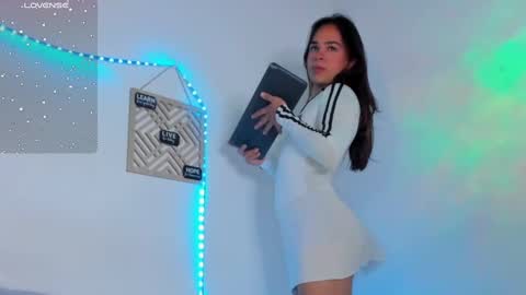 Snapshot of cute_horny12 chatting on March 11, 6:00 am Cute horny1 online show from March 11, 6:00 am