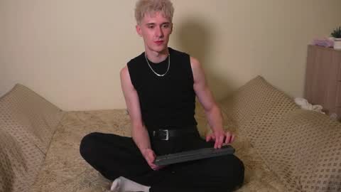 Snapshot of cute_joni chatting on May 27, 6:27 pm ToniDaniel online show from May 27, 6:27 pm