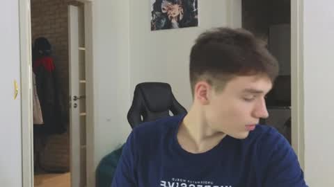 Snapshot of cute_junk chatting on December 28, 11:37 pm Kite and Jack online show from December 28, 11:37 pm