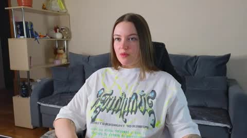 Snapshot of cute_junk chatting on September 25, 3:38 pm Kite and Jack online show from September 25, 3:38 pm