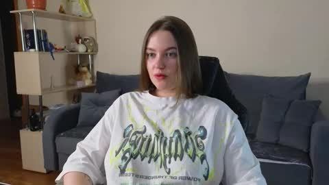 Snapshot of cute_junk chatting on October 1, 4:24 pm Kite and Jack online show from October 1, 4:24 pm