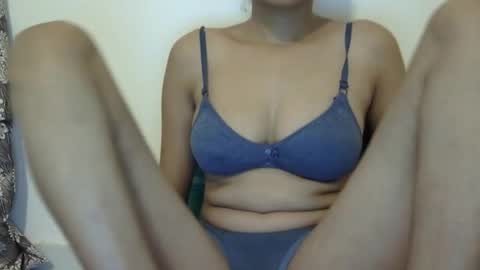 Snapshot of cute_lizaa chatting on April 18, 4:05 am lizaa online show from April 18, 4:05 am
