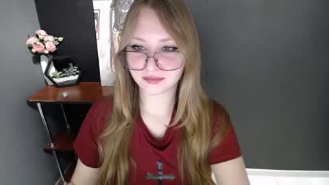 Snapshot of cute_minx chatting on March 6, 7:38 am Veronica online show from March 6, 7:38 am