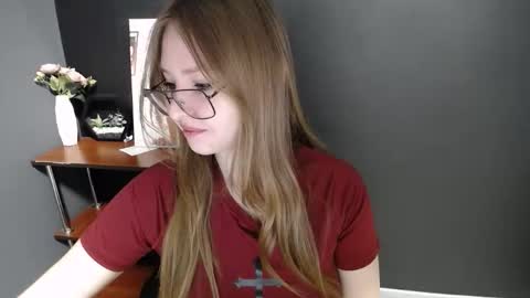 Snapshot of cute_minx chatting on March 24, 7:46 am Veronica online show from March 24, 7:46 am