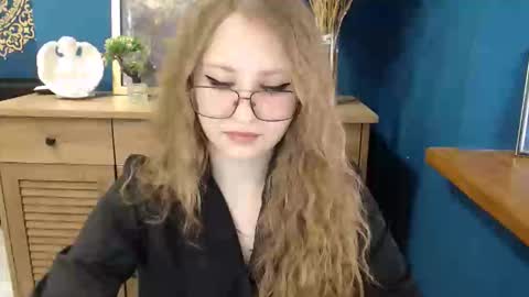 Snapshot of cute_minx chatting on March 27, 7:36 am Veronica online show from March 27, 7:36 am
